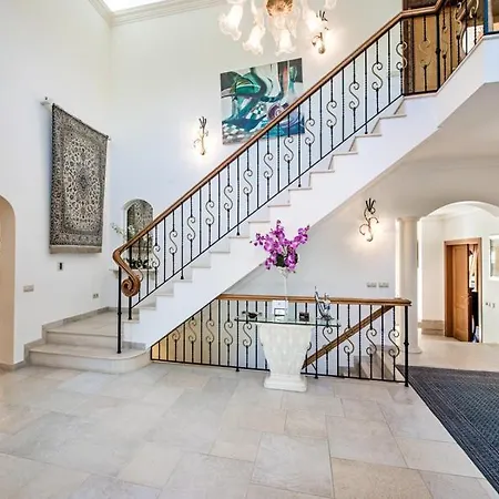 Sleeps 15 With Pool Air Con And Wifi *