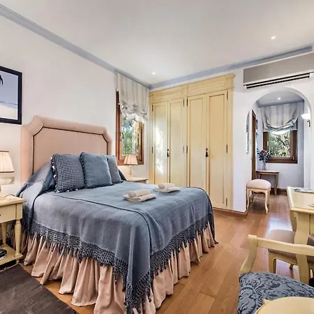Sleeps 15 With Pool Air Con And Wifi Villa