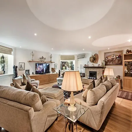 Sleeps 15 With Pool Air Con And Wifi Villa *