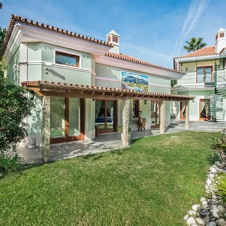 Villa Sleeps 15 With Pool Air Con And Wifi *
