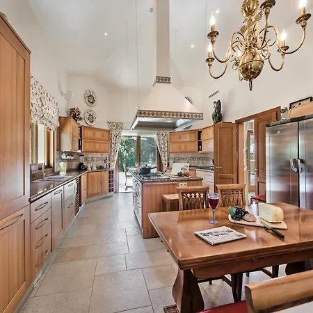 Sleeps 15 With Pool Air Con And Wifi Villa *