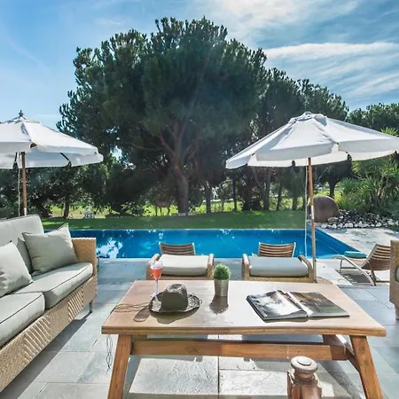 Sleeps 15 With Pool Air Con And Wifi