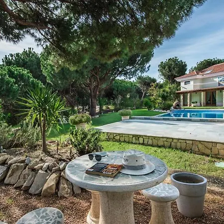 Sleeps 15 With Pool Air Con And Wifi