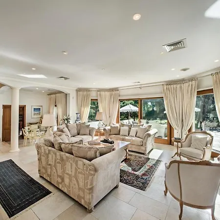 Villa Sleeps 15 With Pool Air Con And Wifi