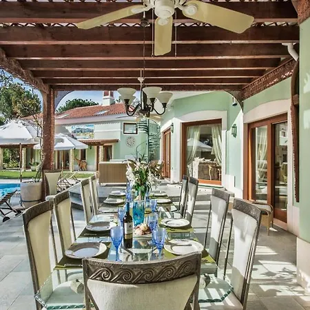 Sleeps 15 With Pool Air Con And Wifi