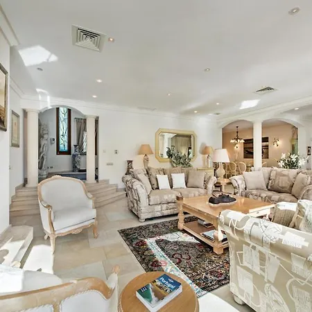 Sleeps 15 With Pool Air Con And Wifi Villa *